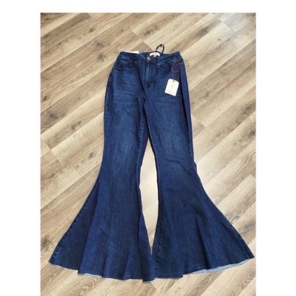 ARULA Altar’d State Hi Rise Flare Jeans - Picture 7 of 10